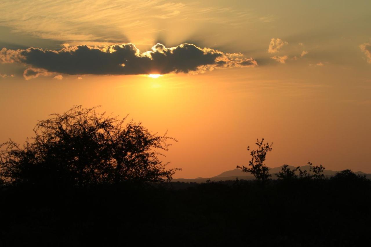 Makumu Private Game Lodge Частный заповедник Класери Экстерьер фото